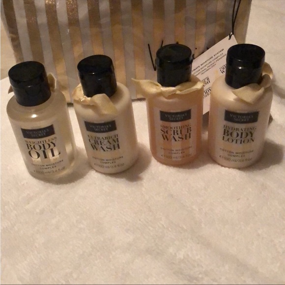 NWT Victoria’s Secret Ultimate Moisture Set. Coconut Milk. RARE HTF - Picture 5 of 5